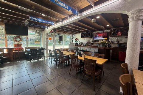 Commercial property in Coral Gables, Florida № 1997693 - photo 4