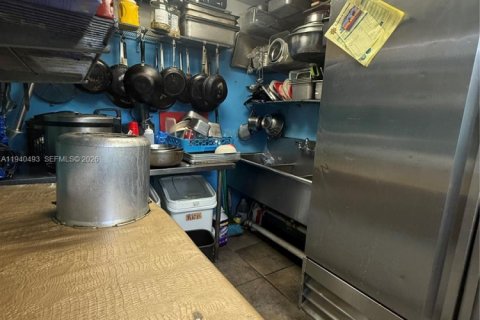 Commercial property in Coral Gables, Florida № 1997693 - photo 14