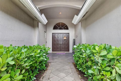 Casa en venta en Pembroke Pines, Florida, 5 dormitorios, 243.59 m2 № 2421216 - foto 7