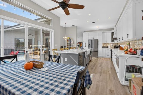 Casa en venta en Pembroke Pines, Florida, 5 dormitorios, 243.59 m2 № 2421216 - foto 19