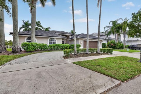 Casa en venta en Pembroke Pines, Florida, 5 dormitorios, 243.59 m2 № 2421216 - foto 6
