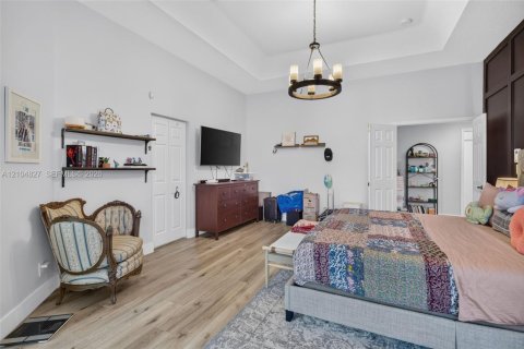 Casa en venta en Pembroke Pines, Florida, 5 dormitorios, 243.59 m2 № 2421216 - foto 28