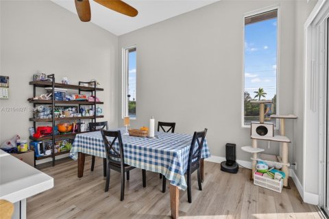 Casa en venta en Pembroke Pines, Florida, 5 dormitorios, 243.59 m2 № 2421216 - foto 21