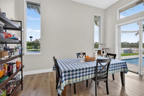 Casa en venta en Pembroke Pines, Florida, 5 dormitorios, 243.59 m2 № 2421216 - foto 18