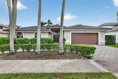 Casa en Pembroke Pines, Florida 5 dormitorios, 243.59 m2 № 2421216