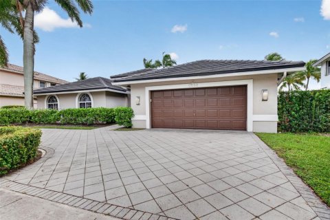 Casa en venta en Pembroke Pines, Florida, 5 dormitorios, 243.59 m2 № 2421216 - foto 5