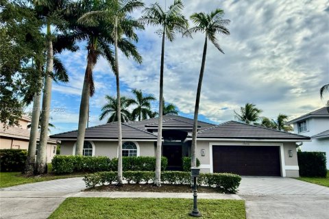 Casa en venta en Pembroke Pines, Florida, 5 dormitorios, 243.59 m2 № 2421216 - foto 3