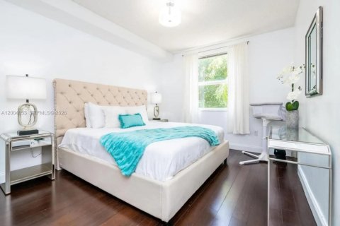 Condo in Sunny Isles Beach, Florida, 2 bedrooms  № 2068714 - photo 4