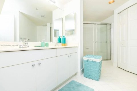 Condo in Sunny Isles Beach, Florida, 2 bedrooms  № 2068714 - photo 6