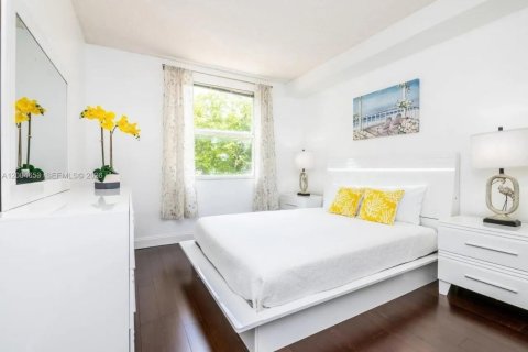 Condo in Sunny Isles Beach, Florida, 2 bedrooms  № 2068714 - photo 5