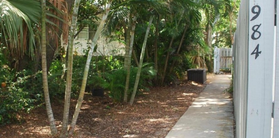 Townhouse in Jensen Beach, Florida 2 bedrooms, 122.82 sq.m. № 199675