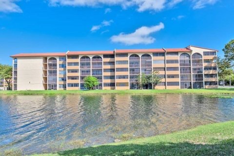Condominio en venta en Sunrise, Florida, 2 dormitorios, 104.98 m2 № 2179637 - foto 2
