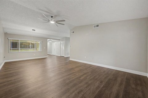 House in Hudson, Florida 2 bedrooms, 125.05 sq.m. № 2298081 - photo 13