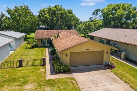House in Hudson, Florida 2 bedrooms, 125.05 sq.m. № 2298081 - photo 6