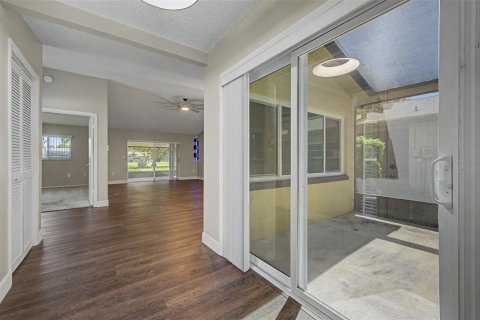 House in Hudson, Florida 2 bedrooms, 125.05 sq.m. № 2298081 - photo 9
