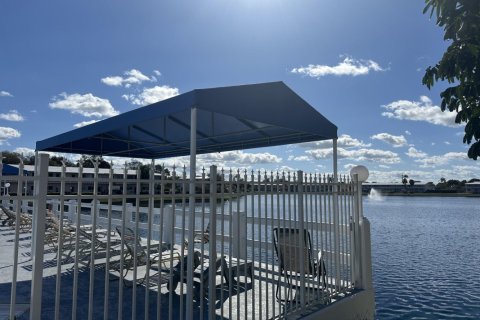 Condominio en venta en Hallandale Beach, Florida, 2 dormitorios, 78.78 m2 № 1092959 - foto 1