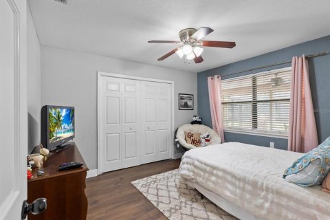 House in New Port Richey, Florida 5 bedrooms, 315.87 sq.m. № 2302615 - photo 30