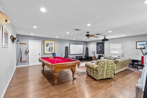 House in New Port Richey, Florida 5 bedrooms, 315.87 sq.m. № 2302615 - photo 25