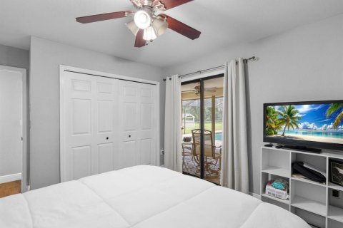 House in New Port Richey, Florida 5 bedrooms, 315.87 sq.m. № 2302615 - photo 22