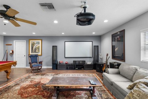 House in New Port Richey, Florida 5 bedrooms, 315.87 sq.m. № 2302615 - photo 27