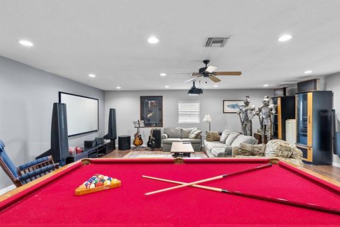 House in New Port Richey, Florida 5 bedrooms, 315.87 sq.m. № 2302615 - photo 26