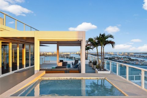 Кондоминиум с 4 спальнями в Майами, Флорида № 2011725