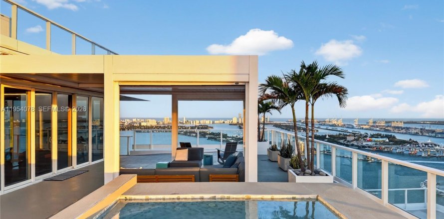 Кондоминиум с 4 спальнями в Майами, Флорида № 2011725