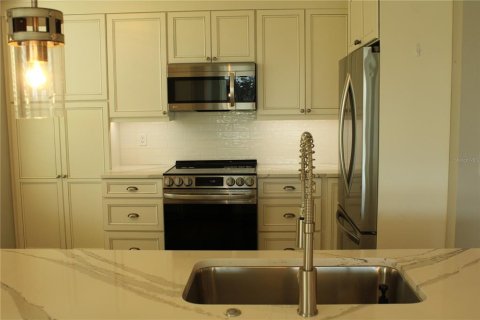 Condominio en alquiler en Bradenton, Florida, 2 dormitorios, 129.69 m2 № 1803097 - foto 3