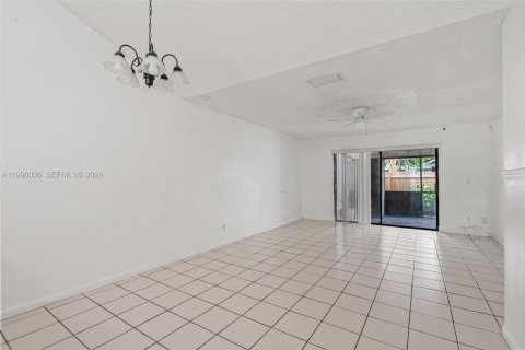 Touwnhouse à louer à Miramar, Floride: 3 chambres, 113.34 m2 № 2063436 - photo 5