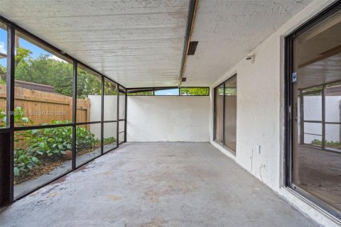 Touwnhouse à louer à Miramar, Floride: 3 chambres, 113.34 m2 № 2063436 - photo 26