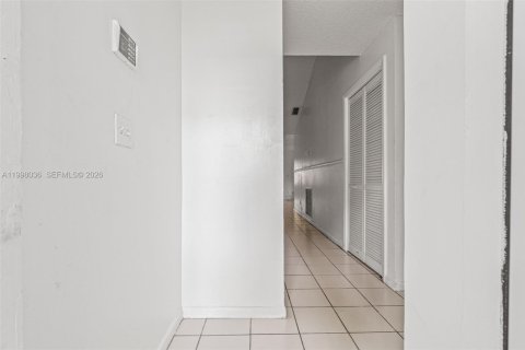 Touwnhouse à louer à Miramar, Floride: 3 chambres, 113.34 m2 № 2063436 - photo 3