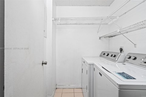 Touwnhouse à louer à Miramar, Floride: 3 chambres, 113.34 m2 № 2063436 - photo 14