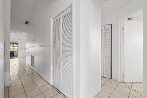 Touwnhouse à louer à Miramar, Floride: 3 chambres, 113.34 m2 № 2063436 - photo 4