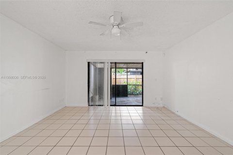 Touwnhouse à louer à Miramar, Floride: 3 chambres, 113.34 m2 № 2063436 - photo 7