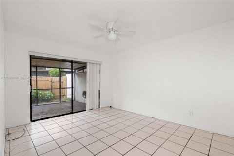 Touwnhouse à louer à Miramar, Floride: 3 chambres, 113.34 m2 № 2063436 - photo 15