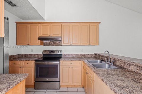 Touwnhouse à louer à Miramar, Floride: 3 chambres, 113.34 m2 № 2063436 - photo 11