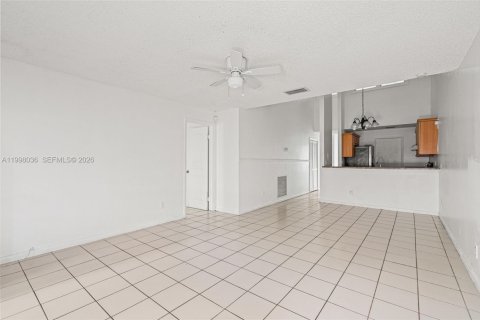 Touwnhouse à louer à Miramar, Floride: 3 chambres, 113.34 m2 № 2063436 - photo 8