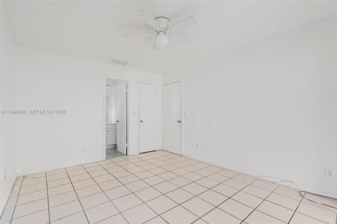 Touwnhouse à louer à Miramar, Floride: 3 chambres, 113.34 m2 № 2063436 - photo 17