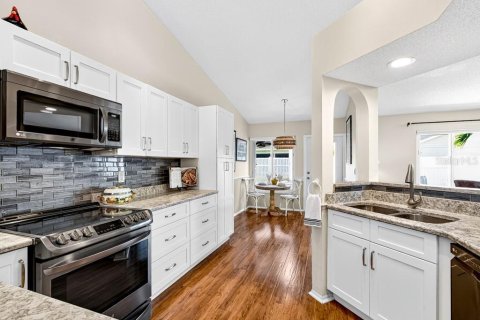 Villa ou maison à vendre à Sarasota, Floride: 2 chambres, 158.68 m2 № 2298142 - photo 13