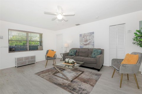 Immobilier commercial à vendre à Hollywood, Floride: 154.4 m2 № 1788698 - photo 5