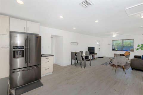 Immobilier commercial à vendre à Hollywood, Floride: 154.4 m2 № 1788698 - photo 11