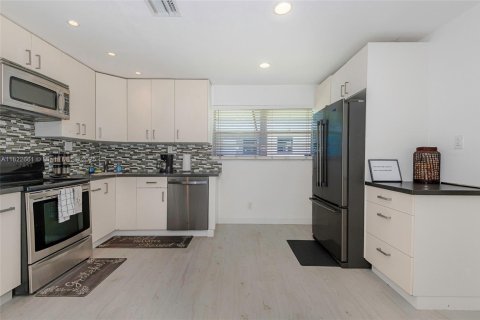 Immobilier commercial à vendre à Hollywood, Floride: 154.4 m2 № 1788698 - photo 10