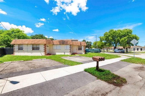 Immobilier commercial à vendre à Hollywood, Floride: 154.4 m2 № 1788698 - photo 1