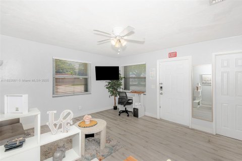 Immobilier commercial à vendre à Hollywood, Floride: 154.4 m2 № 1788698 - photo 27
