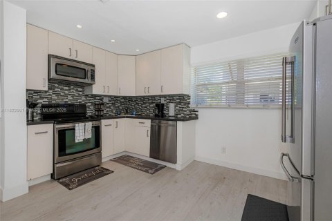 Immobilier commercial à vendre à Hollywood, Floride: 154.4 m2 № 1788698 - photo 8