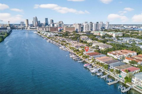 Villa ou maison à vendre à Tampa, Floride: 3 chambres, 282.24 m2 № 2142132 - photo 4