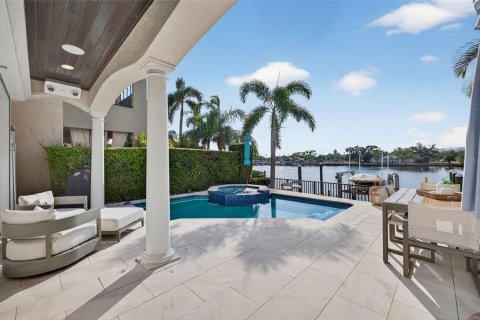 Villa ou maison à Tampa, Floride 3 chambres, 282.24 m2 № 2142132