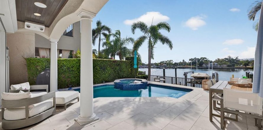 Villa ou maison à Tampa, Floride 3 chambres, 282.24 m2 № 2142132