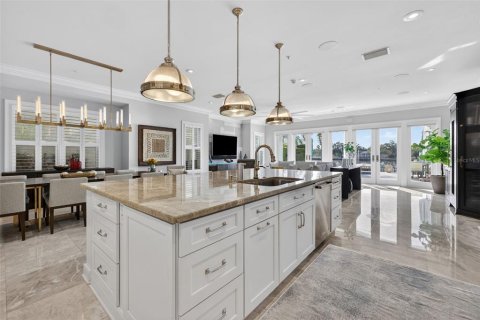 Villa ou maison à vendre à Tampa, Floride: 3 chambres, 282.24 m2 № 2142132 - photo 18
