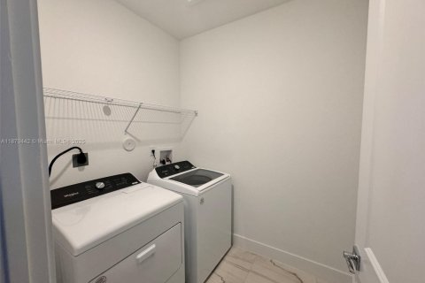 Townhouse in Pembroke Pines, Florida 4 bedrooms, 213.4 sq.m. № 1895432 - photo 14